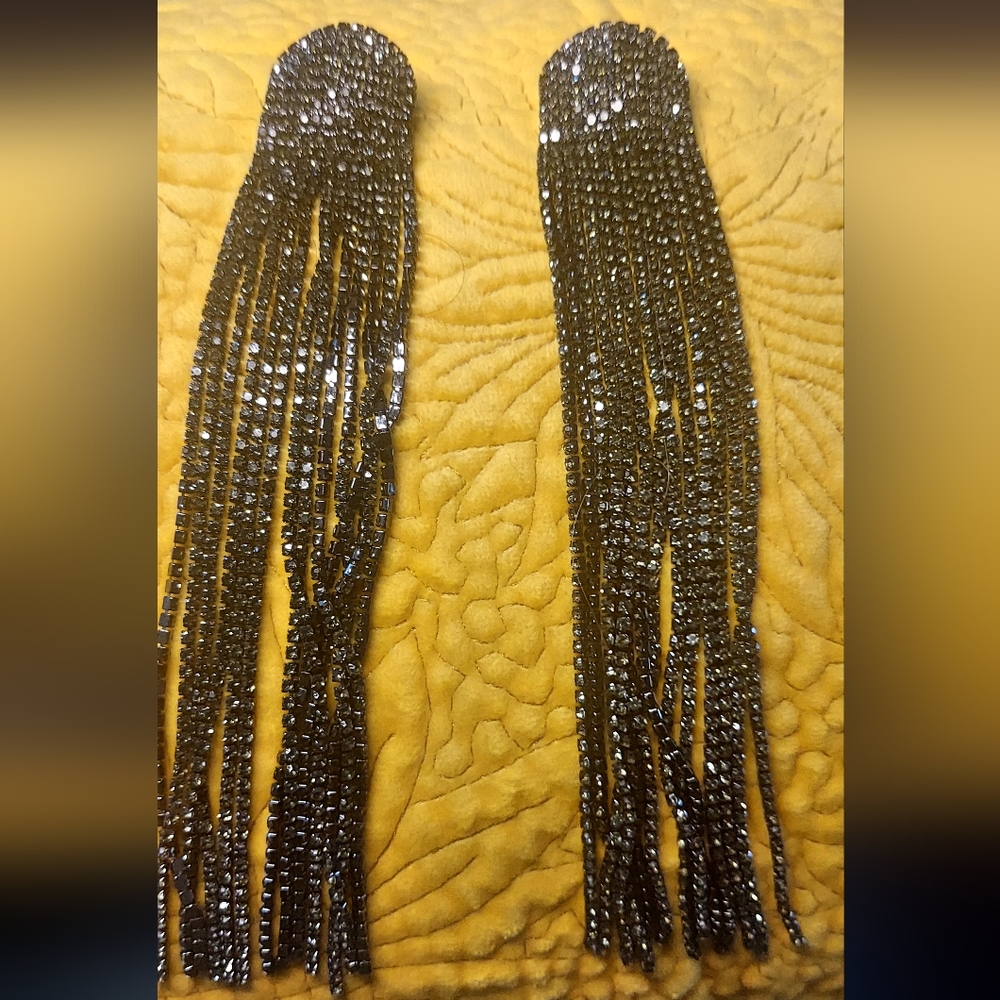 🎂❤️NWT Black Crystals long links Post Earrings. - Picture 4 of 7